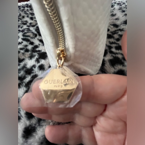 Guerlain Fluffy White Makeup Bag w/logo imprint inside 17.5H x 23W/19Wx 7D cm. - Picture 2 of 6